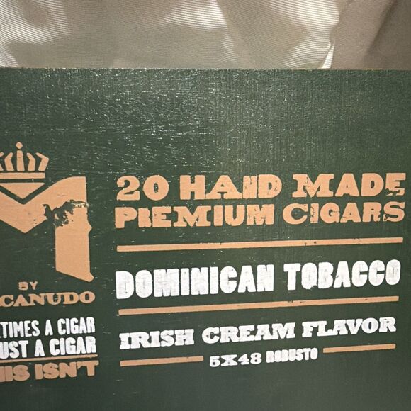 Macanese Dominican Wooden Cigar Box 8.5x6x2.25” - Picture 2 of 7